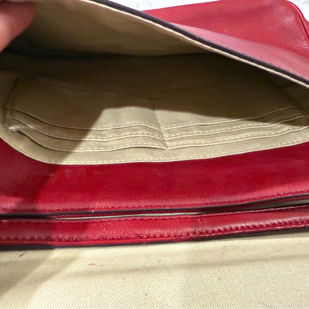 Cherry 🍒 red leather Fossil Memoir Novel flap crossbody handbag - Picture 12 of 15